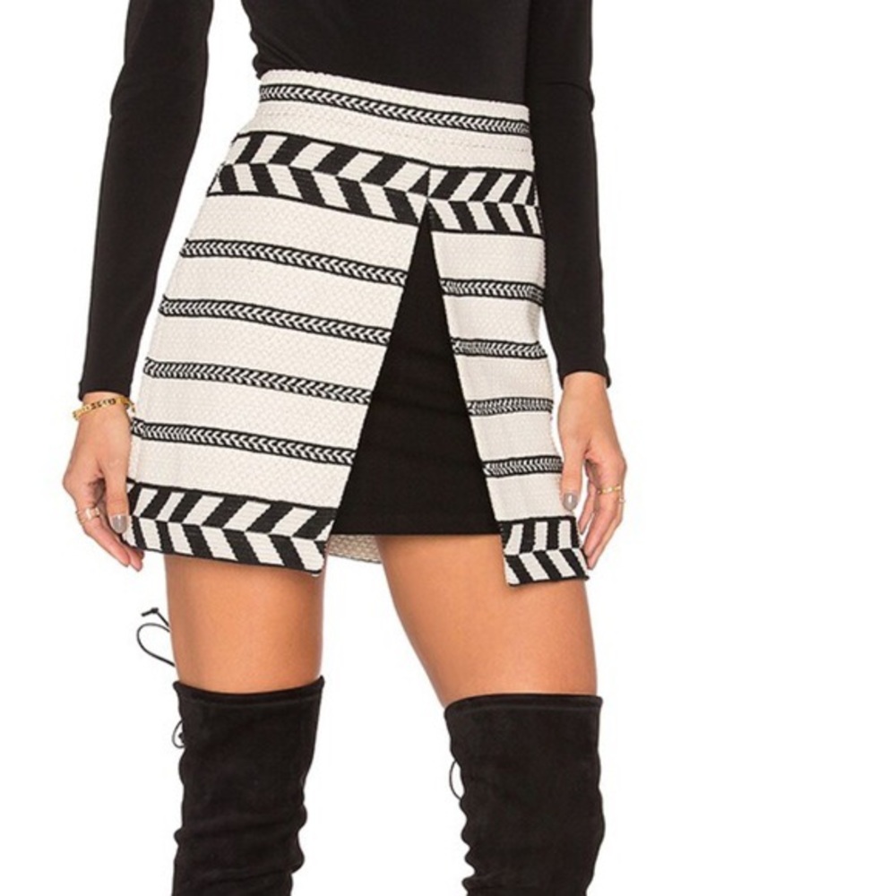Alice + Olivia Daysi Open Front Skirt in cream and black size 8
